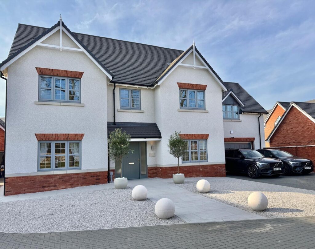 Porcelain tiles and gravel driveway