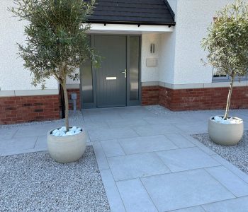 Porcelain tiles and gravel driveway