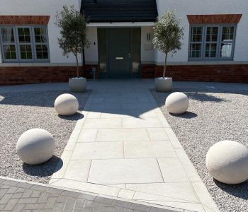 Porcelain tiles and gravel driveway
