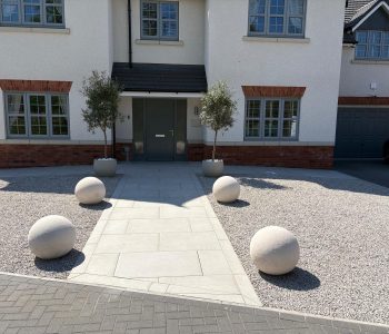 Porcelain tiles and gravel driveway